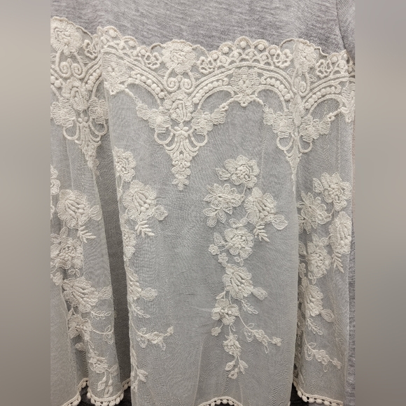 Junior's Rewind Size XS Grey Top with White Lace Overlay - Picture 6 of 6